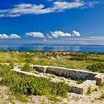 In With Sea View, Balcony, Air Conditioning, Wi-fi Vir