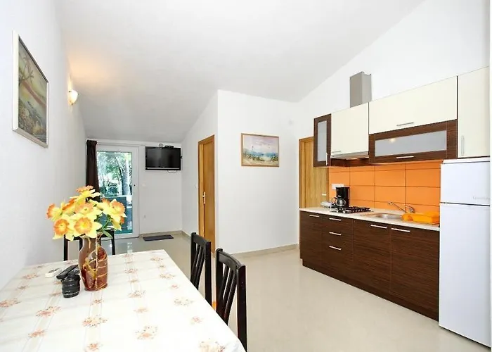 In With Sea View, Balcony, Air Conditioning, Wi-fi * Vir