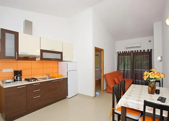In With Sea View, Balcony, Air Conditioning, Wi-fi * Vir