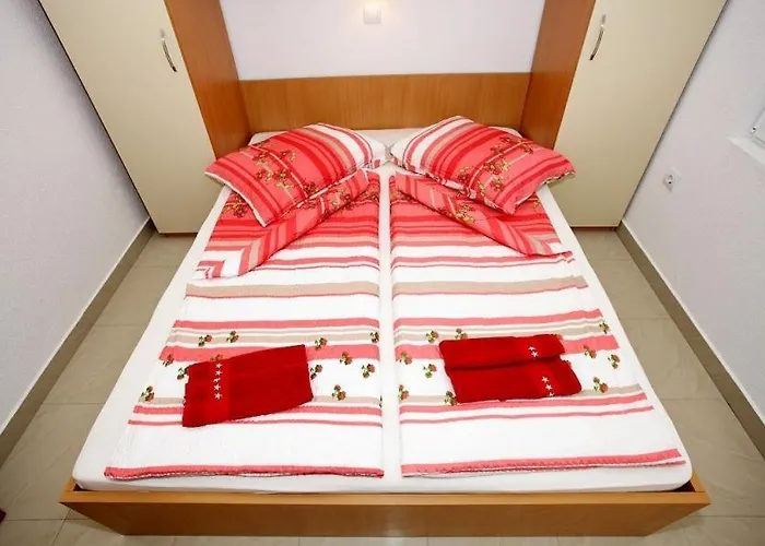 In With Sea View, Balcony, Air Conditioning, Wi-fi